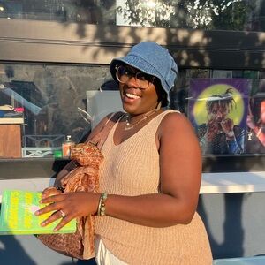 Meet your Posher, Dejeunee